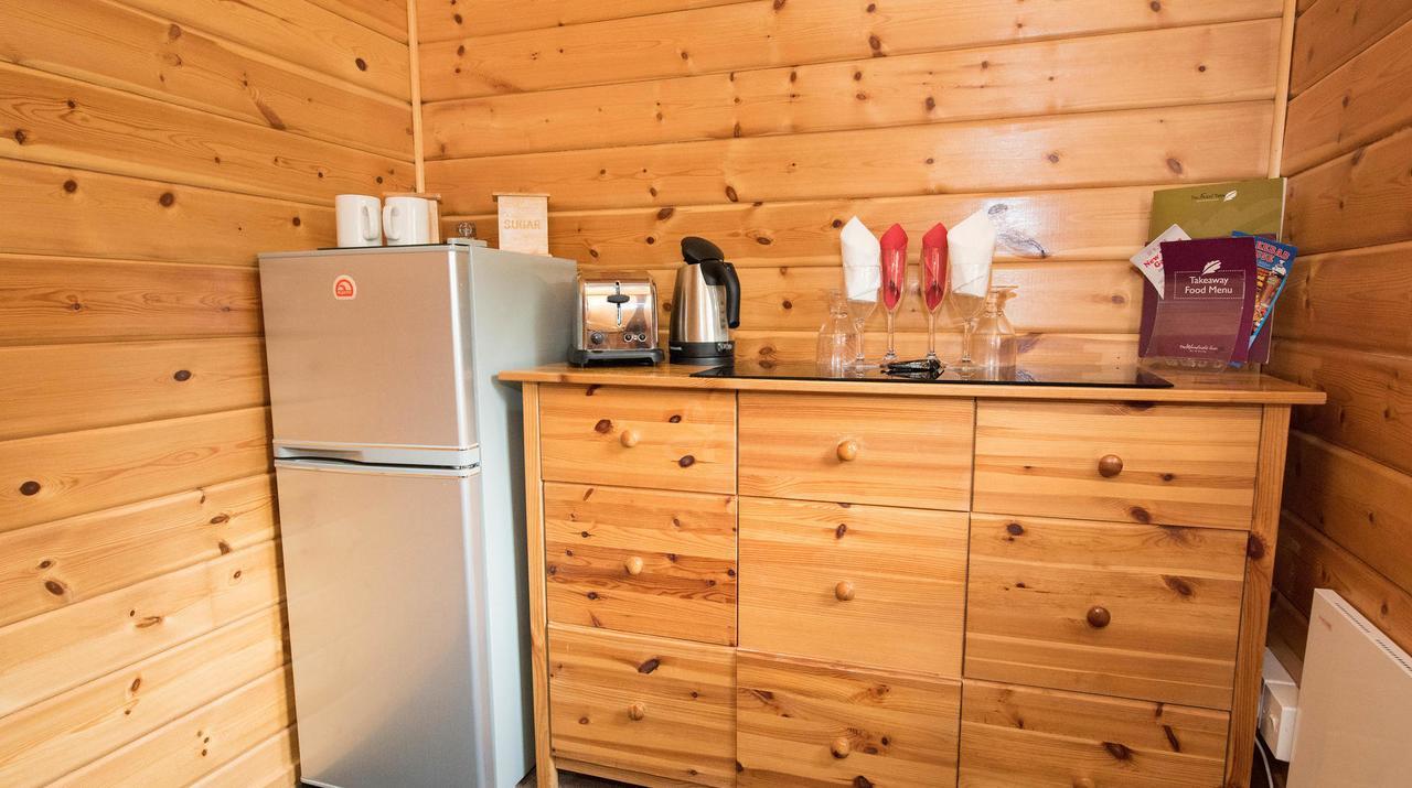 Cypress Log Cabins Accommodation Godshill  Bagian luar foto